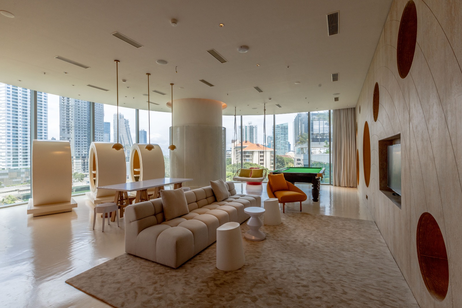 ITC Ratna -- social lounge